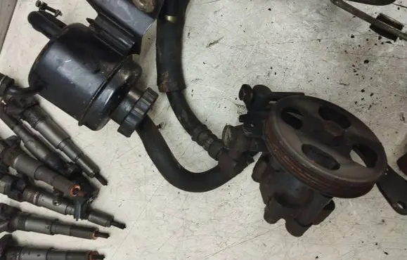 Nissan Sunny Power steering pump 0525672