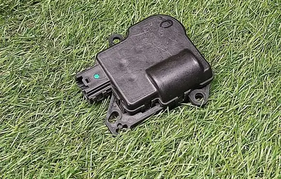 Ford Explorer Air flap motor/actuator AA5319E616BA