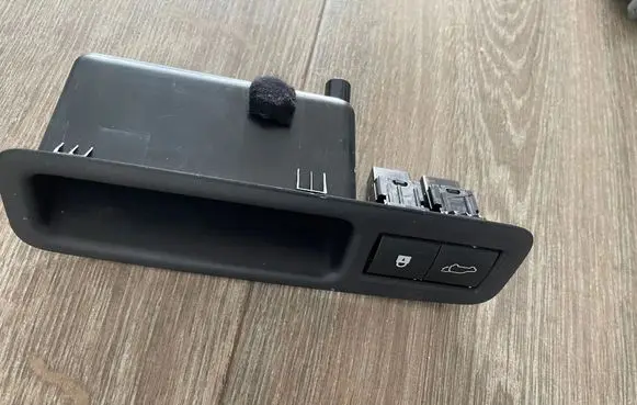 Lexus UX Tailgate/boot open switch button 5861U96 6929176010