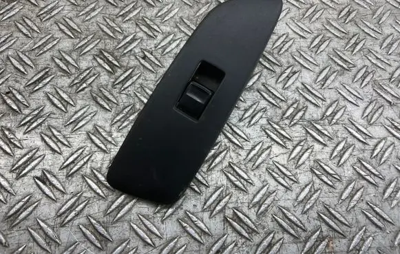 Toyota Auris 150 Electric window control switch