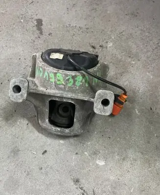 Audi A5 8T 8F Engine mount bracket 8K0199381