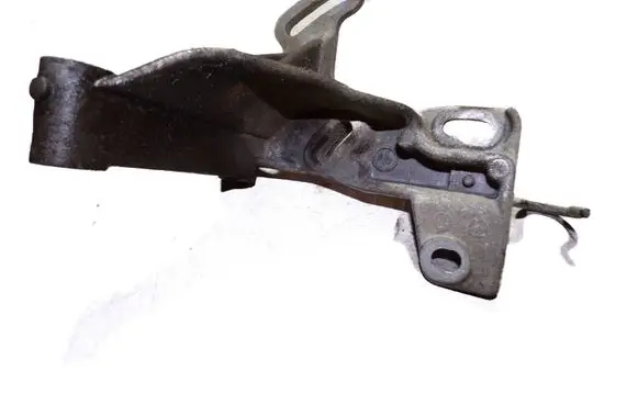 Audi A6 S6 C4 4A Power steering pump mounting bracket 048145531F
