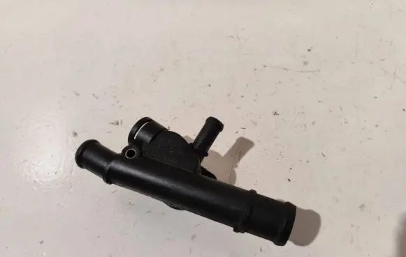 Volkswagen Touran I Engine coolant pipe/hose 237208624 8466GF30