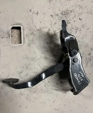 Opel Frontera B Brake pedal 