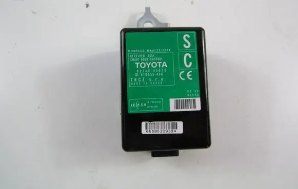 Toyota Avensis T270 Door control unit/module 8974005070