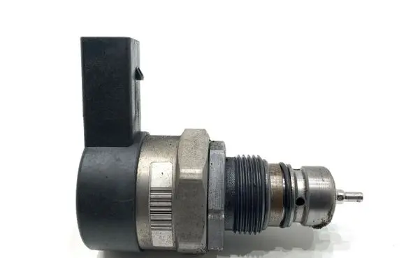 Volkswagen Golf VI Fuel pressure regulator 0281006003