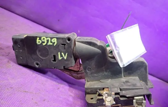 Volvo S40, V40 Front door lock