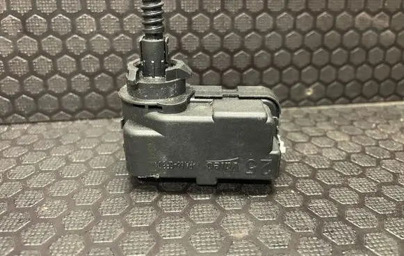 Volvo XC60 Headlight level adjustment motor 89038012