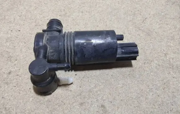 Volvo V40 Windscreen/windshield washer pump 1026810 008395 121019A