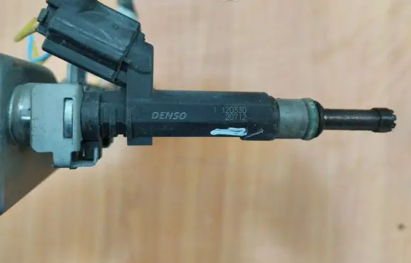 Nissan Juke I F15 Fuel injector 166001KT0A