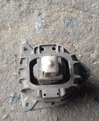 BMW 5 GT F07 Engine mount bracket 2211677737104 22116777371 6777371