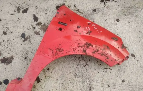 Renault Twingo II Fender raudonas