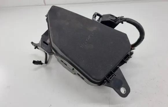 Toyota RAV 4 (XA50) Fuse box set 8262033130