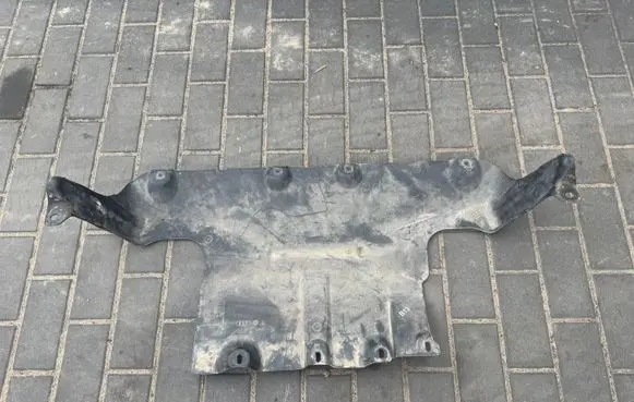 Porsche Cayenne (92A) Engine splash shield/under tray 7P0825285