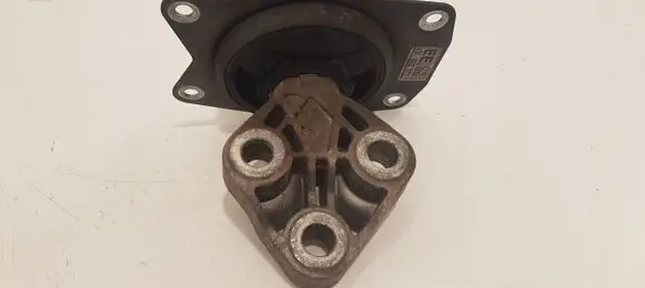 Opel Insignia A Engine mount bracket 13322173