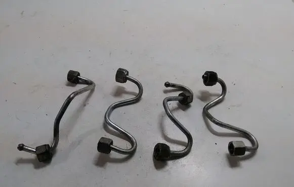 Fuel injector supply line/pipe