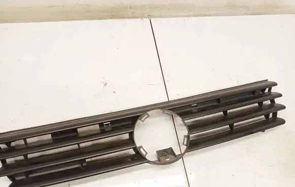 Volkswagen PASSAT B4 Front grill 3A0853664A