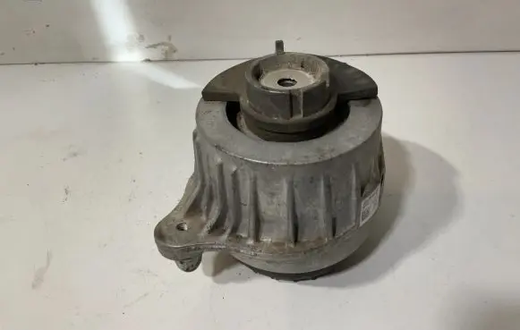 Mercedes-Benz E AMG W213 Engine mount bracket A2132403400 A213240344