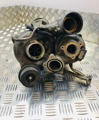 Mercedes-Benz E W212 Turbo A6510905780 A6510902880