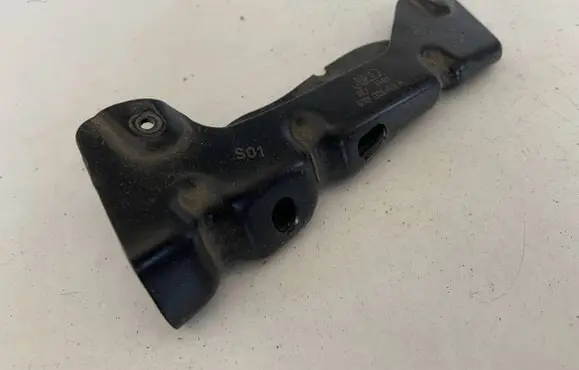 Audi Q5 SQ5 8R Fender mounting bracket 8R0821468A