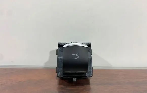 Alfa Romeo Stelvio Tailgate opening switch 01561170210
