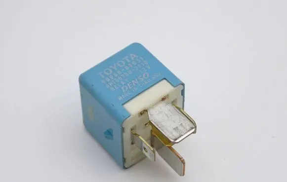 Toyota Avensis T250 Other relay 9008087031 A1567002910