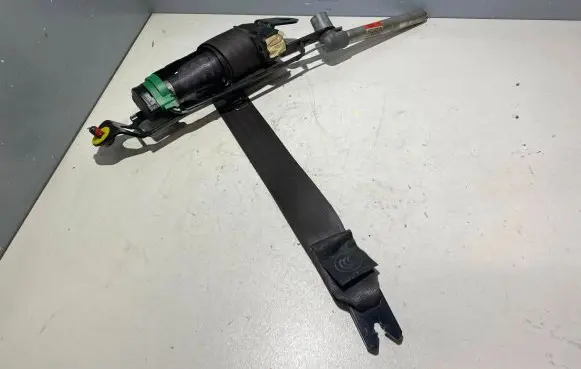 Volvo V70 Front seatbelt 30662989
