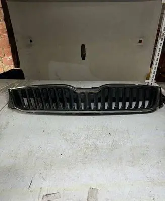 Skoda Rapid (NH) Front bumper upper radiator grill 5JA853668