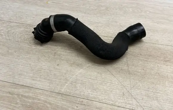 Engine coolant pipe/hose