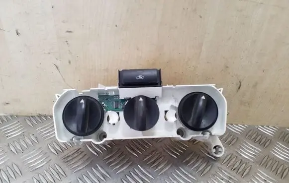 Toyota Corolla E120 E130 Climate control unit 5590002141