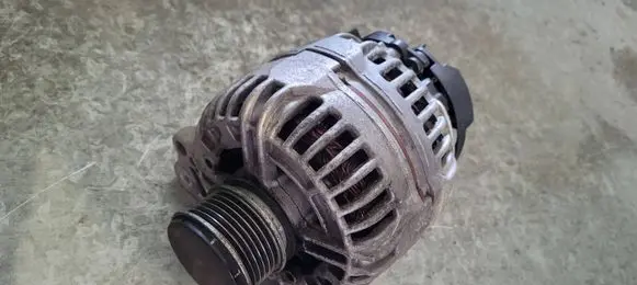Volkswagen Golf VI Generator/alternator 03L903023 0124525187