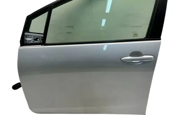 Toyota Prius (XW50) Front door 