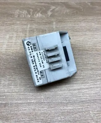 BMW 5 E39 Alarm relay 8386932 55892110