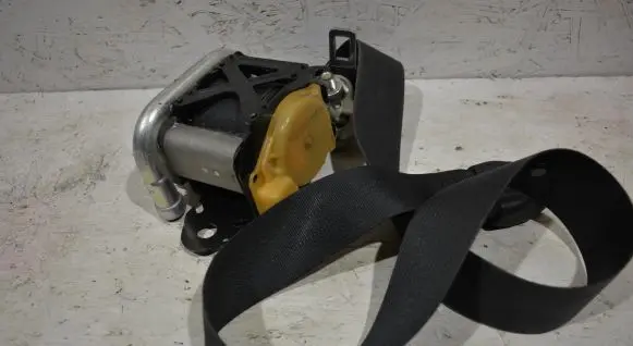Mazda CX-7 Front seatbelt C9586N