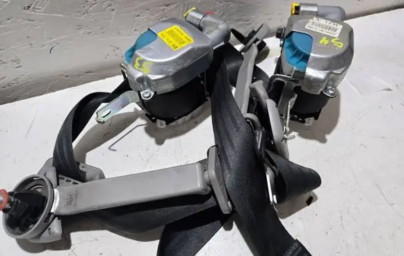 KIA Rio Set of seat belts 888701w730 888701w330