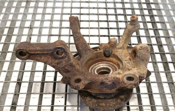 Nissan X-Trail T30 Front wheel hub spindle knuckle