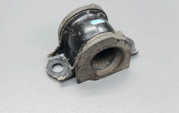 Honda Accord Sway bar bush bracket, front 