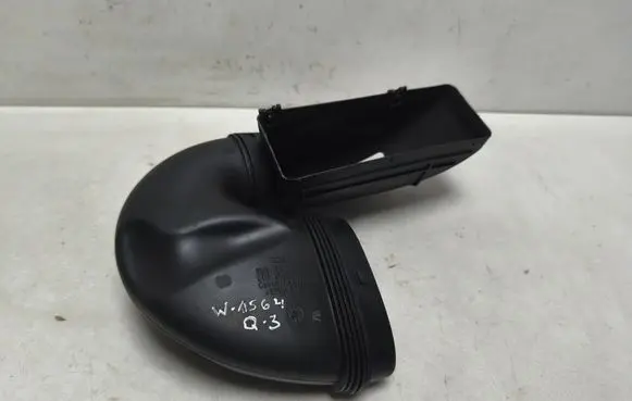 Audi Q3 8U Air intake duct part 8U0129618G