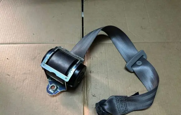 Volkswagen Phaeton Middle seatbelt (rear) 560976401G