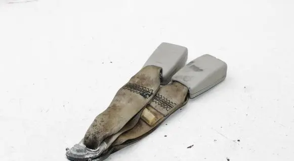 Mazda CX-7 Middle seatbelt buckle (rear) 