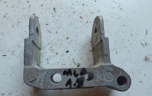 Mitsubishi Lancer X Engine mounting bracket Iht67jh