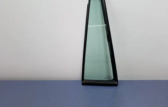 Mazda 2 Rear door window glass