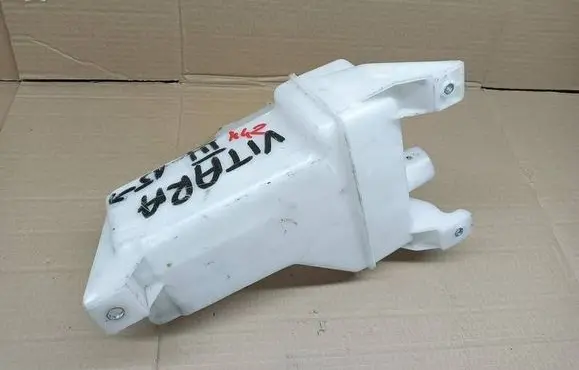 Suzuki Vitara (LY) Windshield washer fluid reservoir/tank 