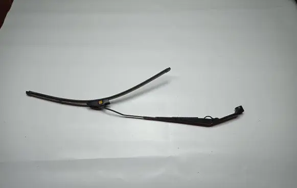 Mitsubishi Outlander Front wiper blade arm