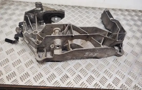 Gearbox mounting bracket