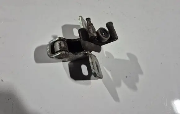 Tailgate/trunk/boot hinge