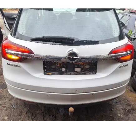 Tailgate rear/tail lights