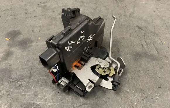 Audi A6 S6 C5 4B Rear door lock 4B0839015D