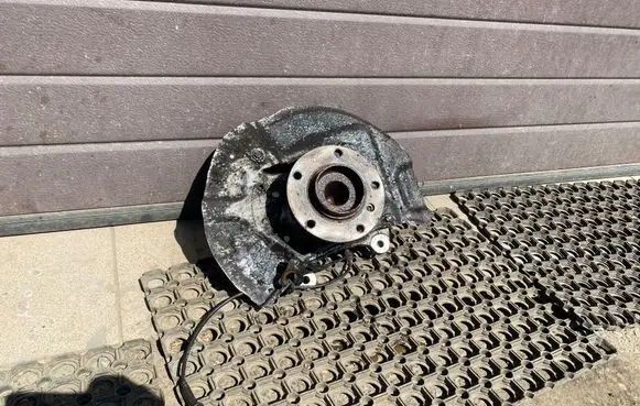 BMW 5 E60 E61 Front wheel hub 