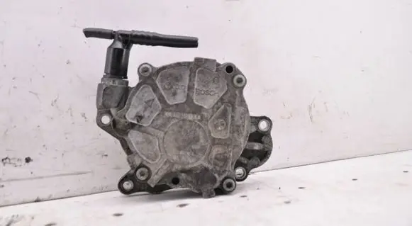 Volkswagen Golf VI Vacuum pump 03L145100